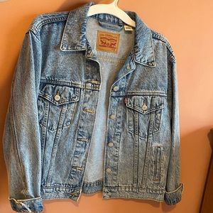 Size M, Light wash Denim Jacket by Levi's
